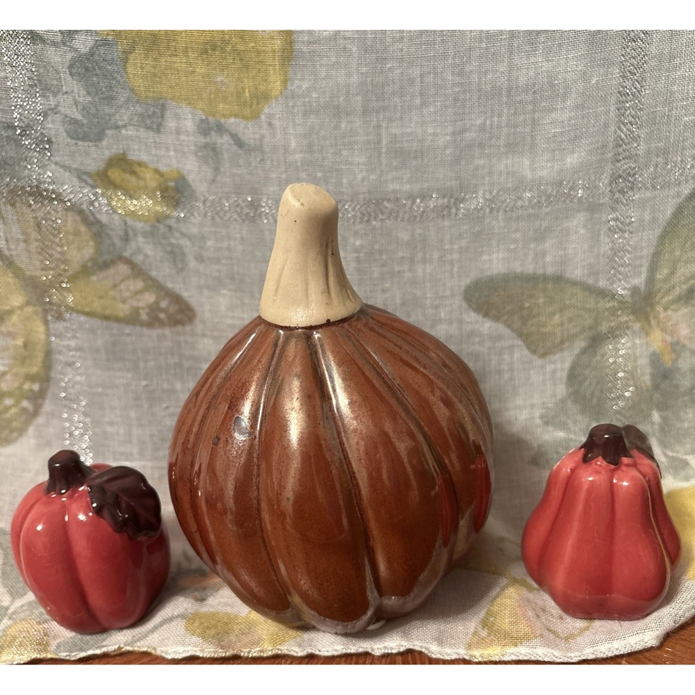 3  PIECE CERAMIC SALT AND PEPPER SHAKER WITH A CENTERPIECE‎ PUMPKINS FALL - Picture 7 of 11